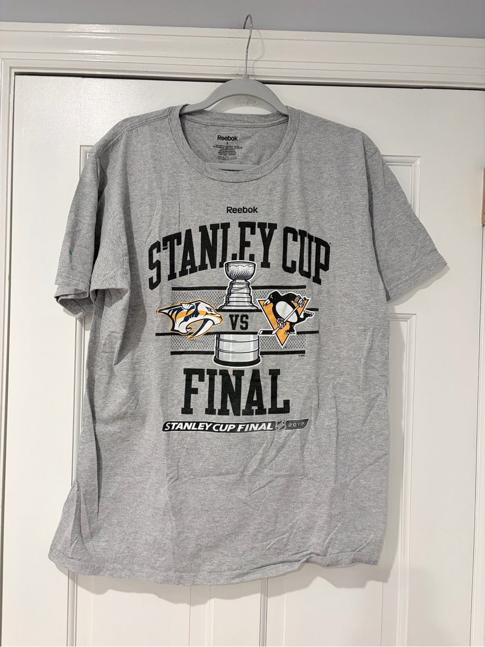 Reebok 2017 Stanley Cup Final Predators vs Penguins T-Shirt Size Large